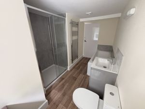 Family bathroom- click for photo gallery